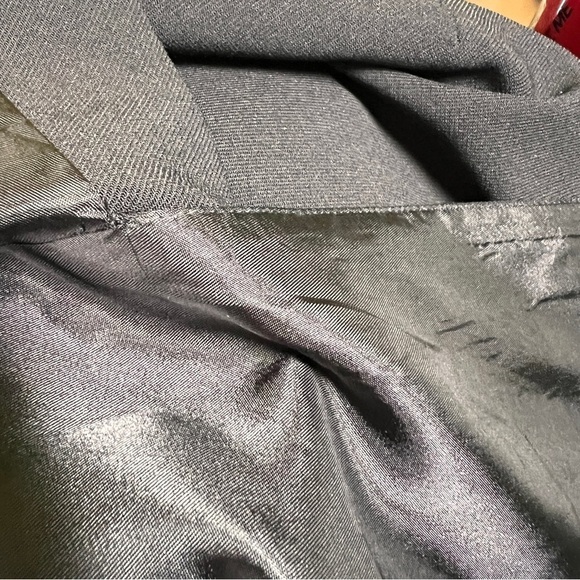 SAVILLE FOR NORDSTROM Black straight Skirt w/Front kick pleat. Side zip. Size 12 - Picture 5 of 5